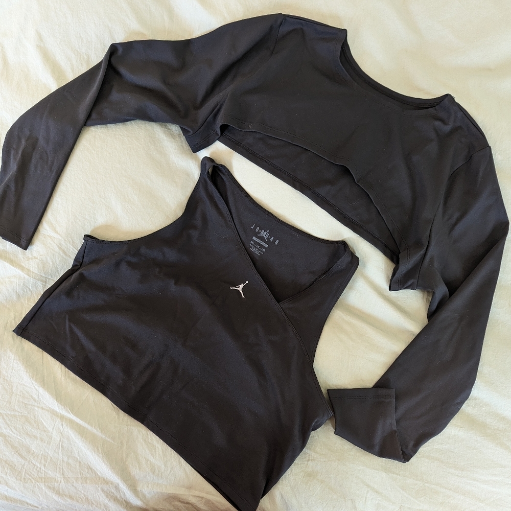 Jordan Brand crop top + sleeves